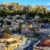 Vista de Plaka y de fondo, el Acrópolis. Atenas.